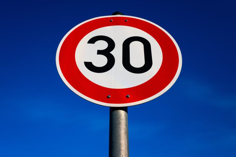 Verwaltungspraxis: Auslegung der StVO-Novelle bei der Anordnung von Tempo 30